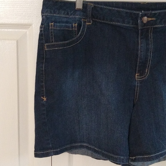 Lane Bryant dark wash Jean Short Size 20 - Picture 2 of 5